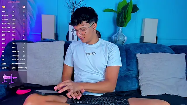 Leo Savage  online show from 01-12-26, 03:01