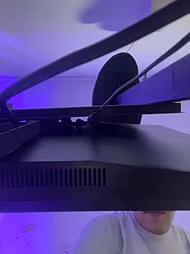 Leo Savage  online show from 03-21-26, 03:22