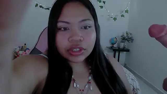 Snapshot of Juicy_elenxx chatting on 10-20-25, 05:24 Juicy elenxx online show from 10-20-25, 05:24