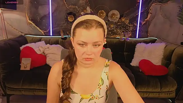 RedDoll  online show from 09-12-25, 07:36