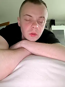 Twojsynek1997 online show from 04-04-26, 02:14