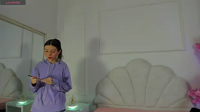 Snapshot of Cloedurant chatting on 10-10-25, 07:46 Cloedurant online show from 10-10-25, 07:46