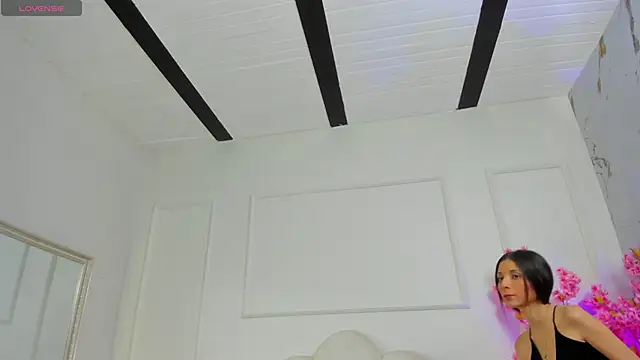 Snapshot of Cloedurant chatting on 10-14-25, 07:47 Cloedurant online show from 10-14-25, 07:47