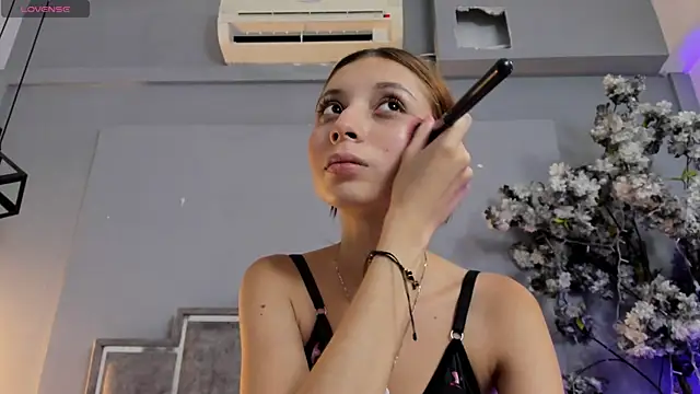 Snapshot of Cloedurant chatting on 07-14-26, 08:25 Cloedurant online show from 07-14-26, 08:25