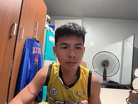 Snapshot of twinkrnboy chatting on 07-19-26, 01:26 twinkrnboy online show from 07-19-26, 01:26