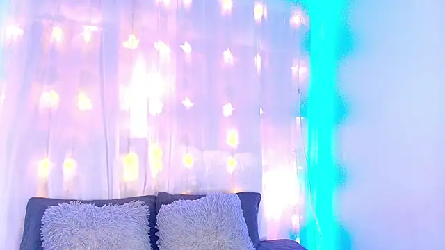 Snapshot of LilyRousee chatting on 11-15-25, 06:15 LilyRousee online show from 11-15-25, 06:15