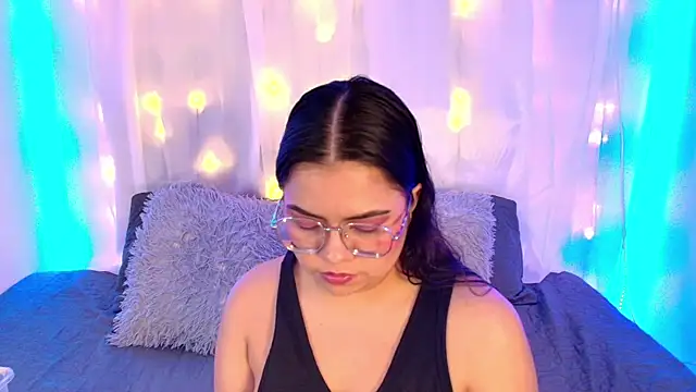 Snapshot of LilyRousee chatting on 11-21-25, 12:54 LilyRousee online show from 11-21-25, 12:54