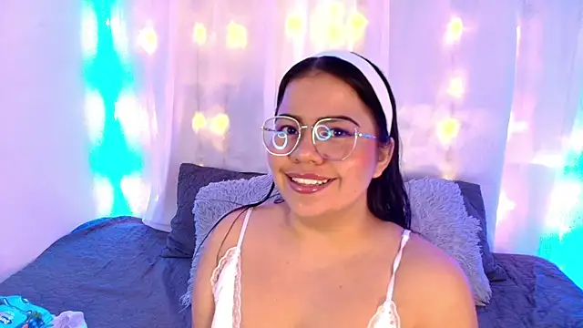 Snapshot of LilyRousee chatting on 11-25-25, 05:35 LilyRousee online show from 11-25-25, 05:35