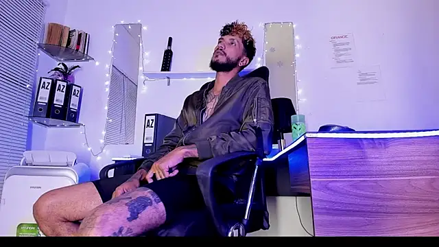 Snapshot of dex_55 chatting on 11-25-25, 01:05 dex 55 online show from 11-25-25, 01:05