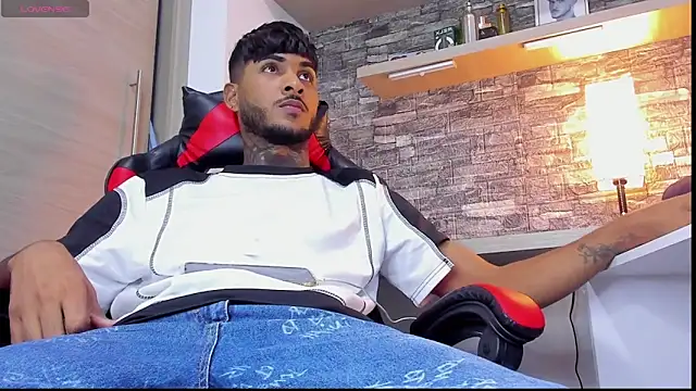 Snapshot of Theimperialboys_ chatting on 10-02-25, 01:01 Theimperialboys online show from 10-02-25, 01:01