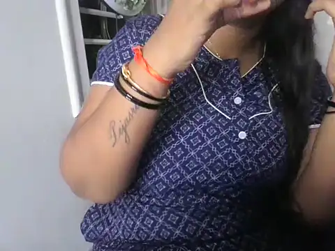 Snapshot of its_me_Rashmi chatting on 10-20-25, 05:46 its me Rashmi online show from 10-20-25, 05:46