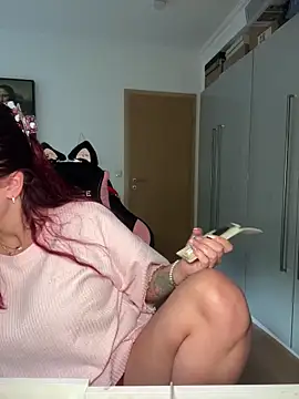 Snapshot of OliviaaFischer chatting on 04-19-26, 02:27 OliviaaFischer online show from 04-19-26, 02:27