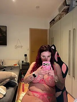 Snapshot of OliviaaFischer chatting on 04-25-26, 02:58 OliviaaFischer online show from 04-25-26, 02:58