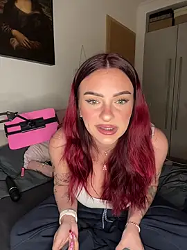 Snapshot of OliviaaFischer chatting on 05-12-26, 07:00 OliviaaFischer online show from 05-12-26, 07:00