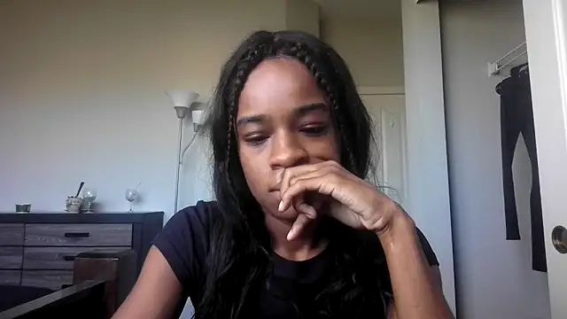 Snapshot of Marlowlovee chatting on 09-14-25, 05:01 Marlowlovee online show from 09-14-25, 05:01