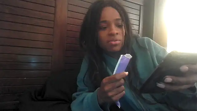 Snapshot of Marlowlovee chatting on 09-25-25, 03:54 Marlowlovee online show from 09-25-25, 03:54