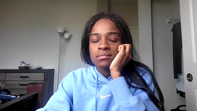 Snapshot of Marlowlovee chatting on 09-25-25, 04:00 Marlowlovee online show from 09-25-25, 04:00