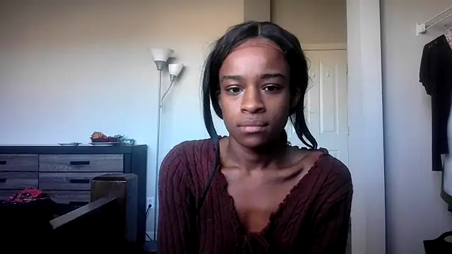 Snapshot of Marlowlovee chatting on 10-15-25, 03:23 Marlowlovee online show from 10-15-25, 03:23