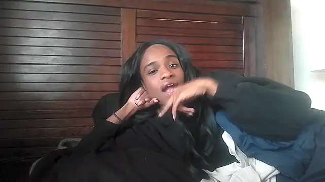 Snapshot of Marlowlovee chatting on 10-26-25, 12:27 Marlowlovee online show from 10-26-25, 12:27