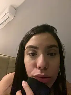 Snapshot of RenataLeclair chatting on 06-11-26, 02:33 RenataLeclair online show from 06-11-26, 02:33