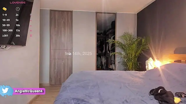 Snapshot of Sarajames chatting on 02-14-25, 08:37 Sarajames online show from 02-14-25, 08:37