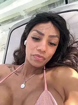 Snapshot of Sarajames chatting on 11-28-25, 06:21 Sarajames online show from 11-28-25, 06:21