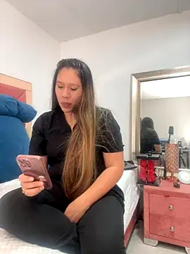 Snapshot of emma_hot2006 chatting on 09-17-25, 03:35 emma hot2006 online show from 09-17-25, 03:35