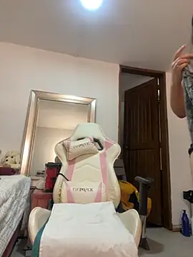 Snapshot of emma_hot2006 chatting on 09-19-25, 02:29 emma hot2006 online show from 09-19-25, 02:29