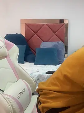 Snapshot of emma_hot2006 chatting on 10-12-25, 04:28 emma hot2006 online show from 10-12-25, 04:28