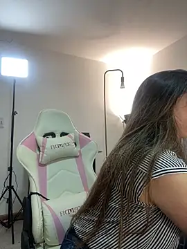 Snapshot of emma_hot2006 chatting on 10-19-25, 04:18 emma hot2006 online show from 10-19-25, 04:18