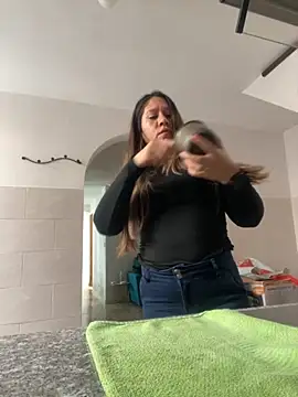 Snapshot of emma_hot2006 chatting on 10-29-25, 04:31 emma hot2006 online show from 10-29-25, 04:31