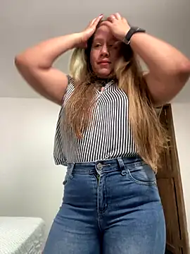 Snapshot of emma_hot2006 chatting on 11-19-25, 06:30 emma hot2006 online show from 11-19-25, 06:30