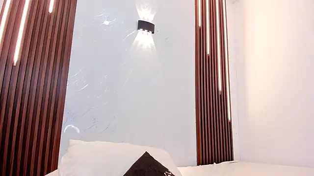 CarolinaMejia online show from 10-15-25, 01:44