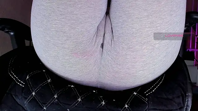 Cameltoe squirt inPants online show from 10-20-25, 03:34