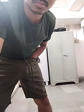 Snapshot of COme8989 chatting on 11-19-25, 08:42 COme8989 online show from 11-19-25, 08:42