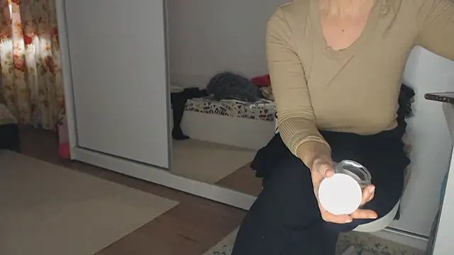 Snapshot of merlyn4 chatting on 02-28-25, 11:36 merlyn4 online show from 02-28-25, 11:36