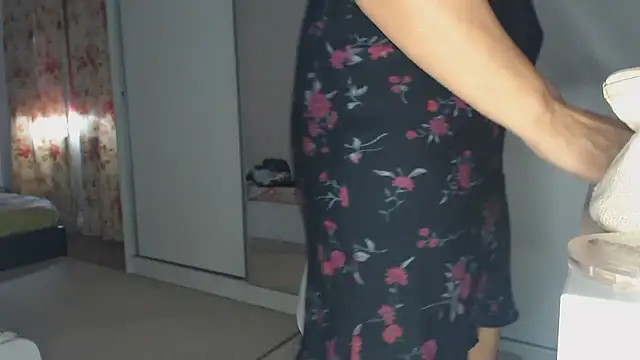 Snapshot of merlyn4 chatting on 09-12-25, 11:54 merlyn4 online show from 09-12-25, 11:54