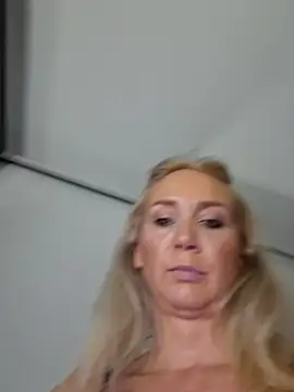 merlyn4 online show from 12-19-25, 01:07