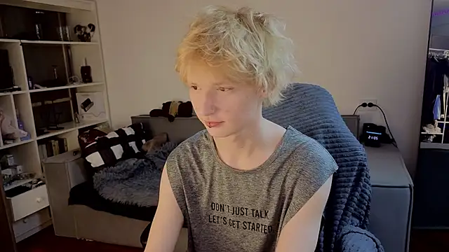 Snapshot of Your_avatar chatting on 10-08-25, 06:05 Your avatar online show from 10-08-25, 06:05