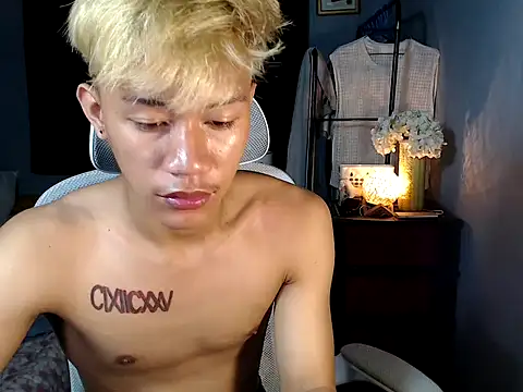 naughtyboyloy 0 online show from 12-17-25, 07:25