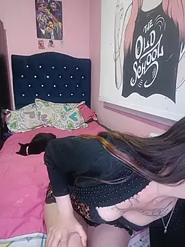 Snapshot of Sophiespenser chatting on 05-27-26, 01:57 Sophiespenser online show from 05-27-26, 01:57
