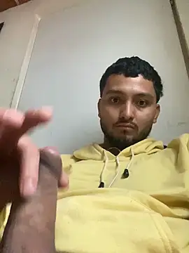 Snapshot of Casiel320 chatting on 10-05-25, 03:32 Casiel320 online show from 10-05-25, 03:32