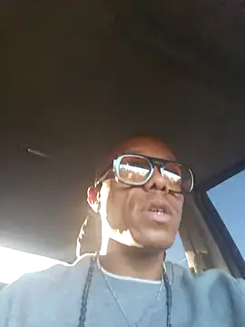 Snapshot of mannystrong6933 chatting on 10-17-25, 12:14 mannystrong6933 online show from 10-17-25, 12:14