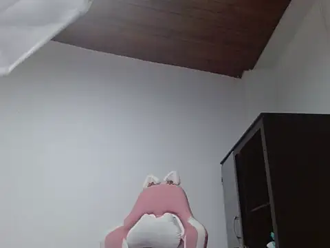 Snapshot of Crystal_Star_ chatting on 09-16-25, 01:28 Crystal Star online show from 09-16-25, 01:28