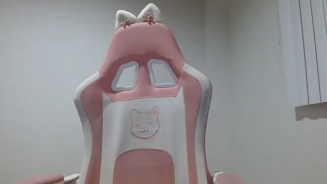 Snapshot of Crystal_Star_ chatting on 09-18-25, 12:23 Crystal Star online show from 09-18-25, 12:23