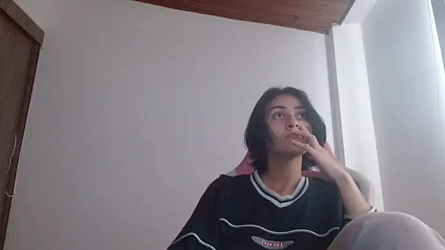 Snapshot of Crystal_Star_ chatting on 09-24-25, 02:20 Crystal Star online show from 09-24-25, 02:20