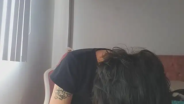 Snapshot of Crystal_Star_ chatting on 10-19-25, 02:40 Crystal Star online show from 10-19-25, 02:40