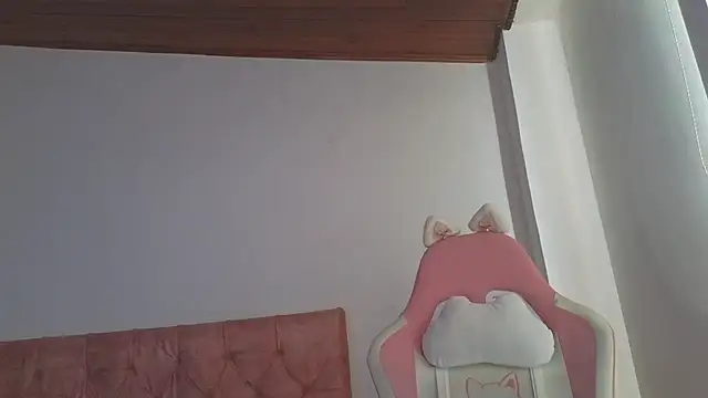 Snapshot of Crystal_Star_ chatting on 10-24-25, 03:19 Crystal Star online show from 10-24-25, 03:19