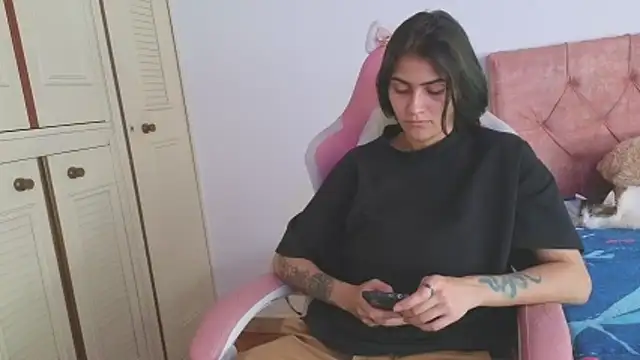 Snapshot of Crystal_Star_ chatting on 10-30-25, 06:08 Crystal Star online show from 10-30-25, 06:08