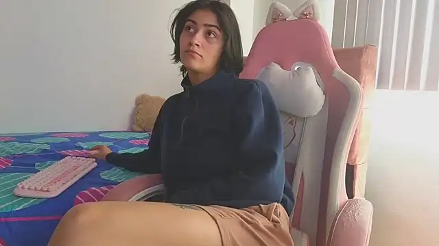 Snapshot of Crystal_Star_ chatting on 11-03-25, 01:34 Crystal Star online show from 11-03-25, 01:34